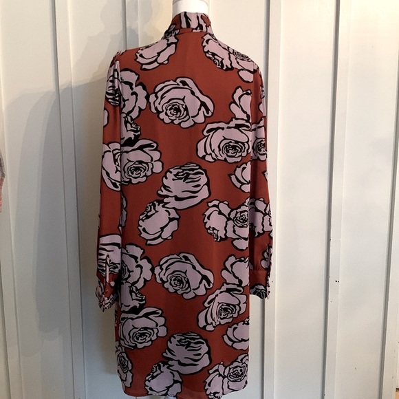 Who What Wear Floral Tie Neck Dress - Picture 6 of 10